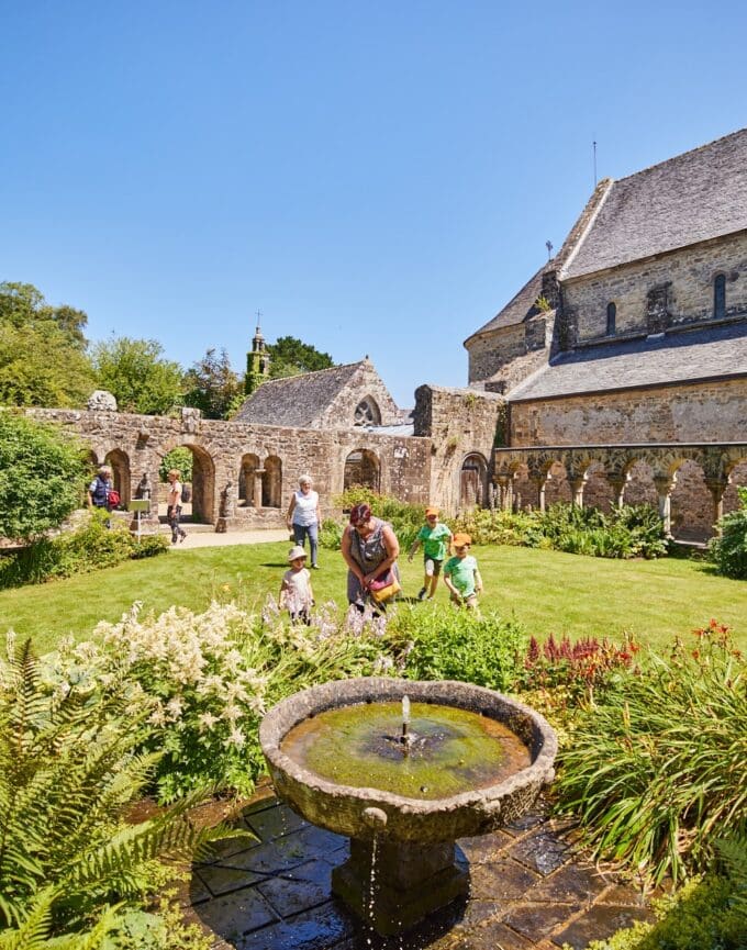 Abbaye de Daoulas - Le Cloître - Tourisme Landerneau Daoulas